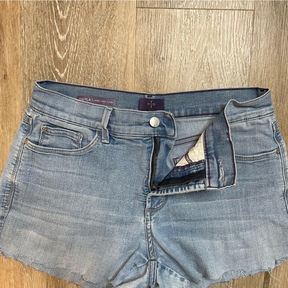 NYJD Cutt Off Shorts Size 6 Jeans Womens Blue Denim Cotton Flat Front Light Blue - Picture 3 of 14